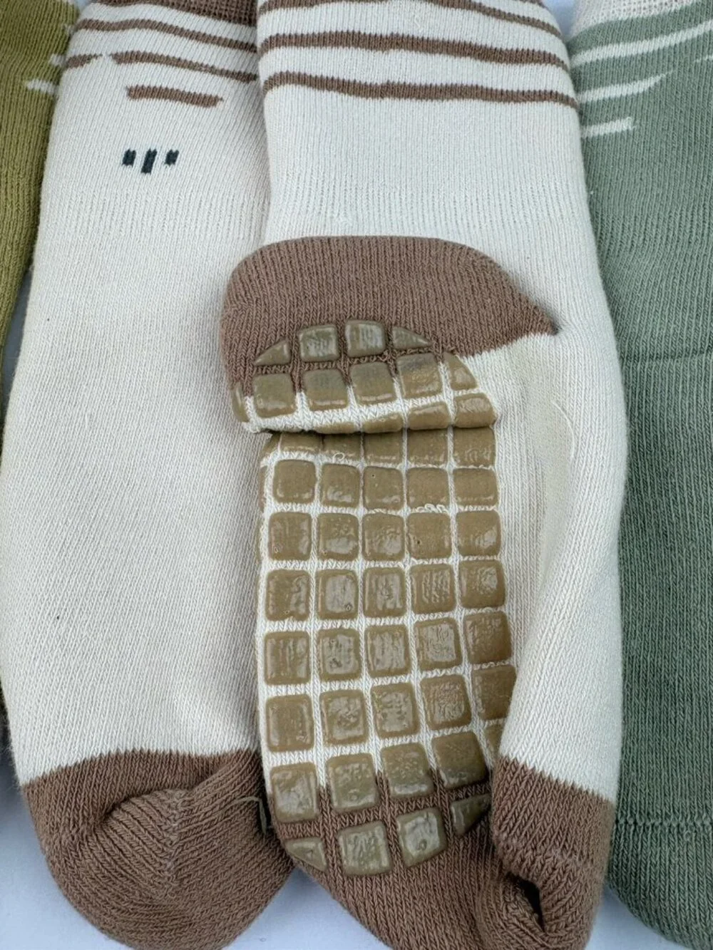 *New 3-Pairs Kids Child Gripper Socks Beige Gray Brown